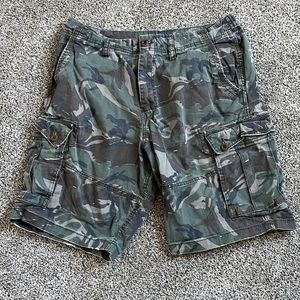 Men’s camo cargo shorts American Eagle